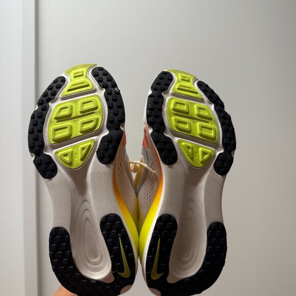 (<20 miles) Nike Women's Vomero 18 Running Shoes - Size 7 - Picture 2 of 6